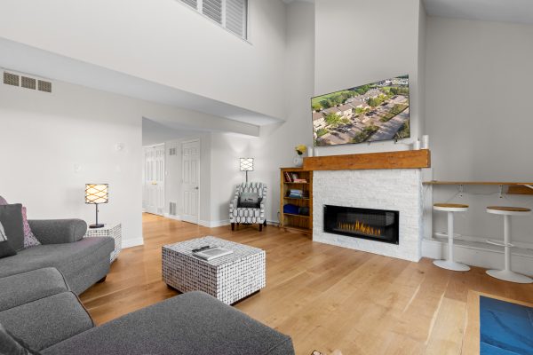 212 - 107 WINTERGREEN PLACE
