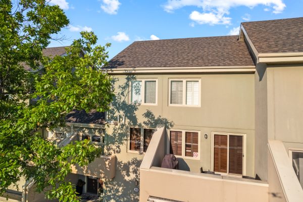 212 - 107 WINTERGREEN PLACE