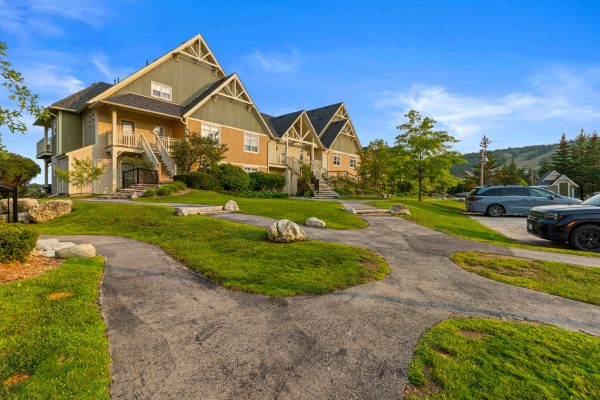 208 - 115 FAIRWAY COURT