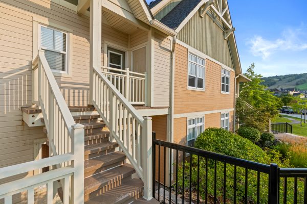 208 - 115 FAIRWAY COURT