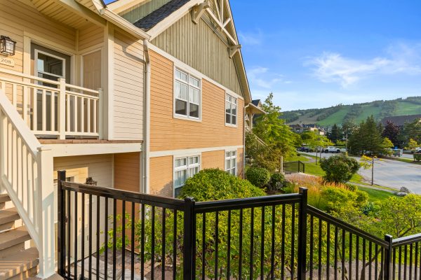 208 - 115 FAIRWAY COURT