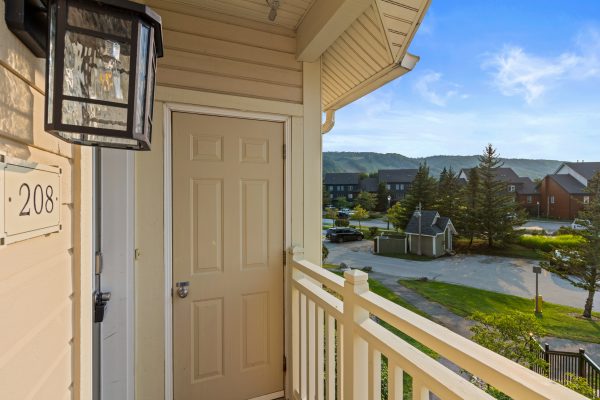 208 - 115 FAIRWAY COURT