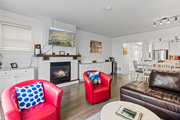 208 - 115 FAIRWAY COURT