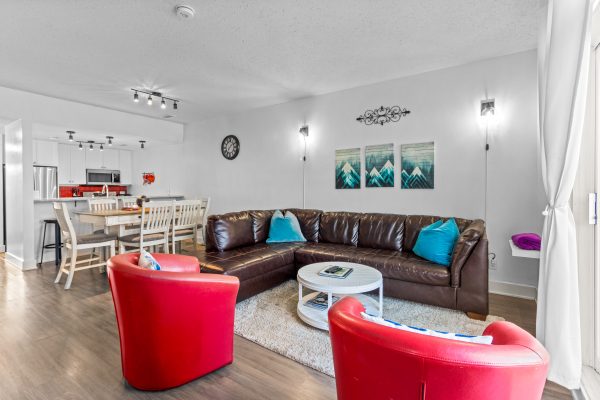 208 - 115 FAIRWAY COURT
