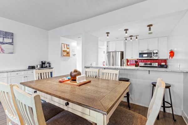 208 - 115 FAIRWAY COURT