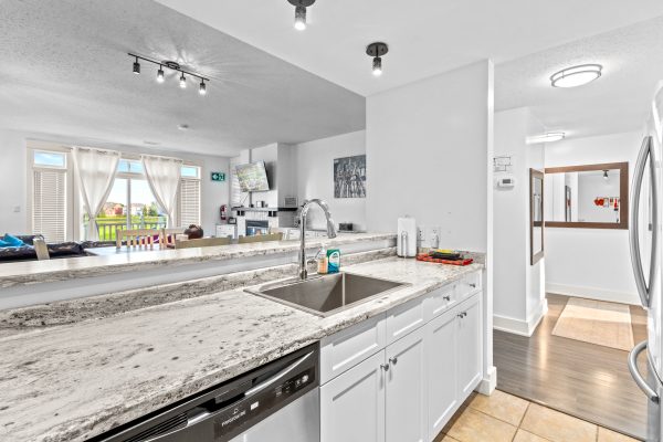 208 - 115 FAIRWAY COURT