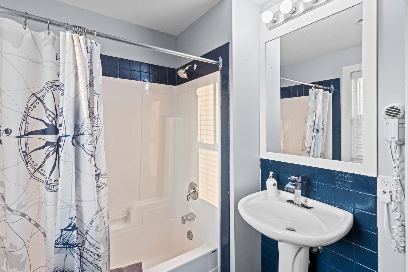 208 - 115 FAIRWAY COURT