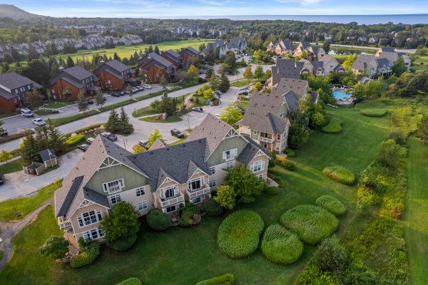 208 - 115 FAIRWAY COURT