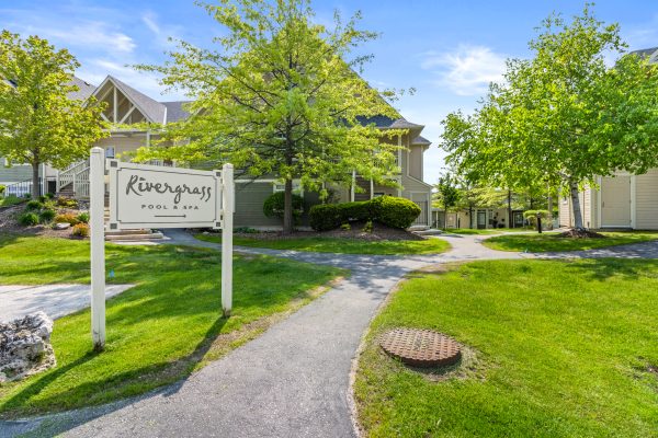 208 - 115 FAIRWAY COURT
