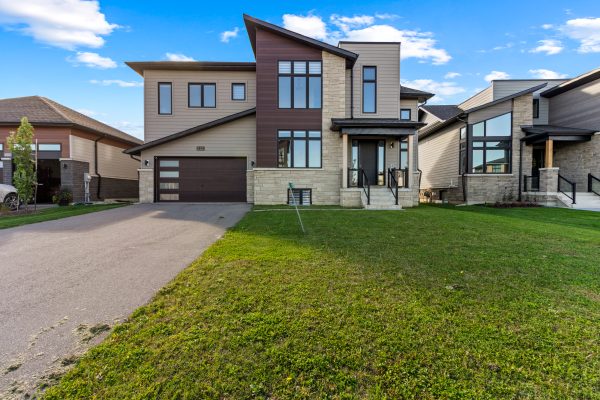 125 STONELEIGH DRIVE