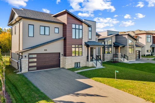 125 STONELEIGH DRIVE