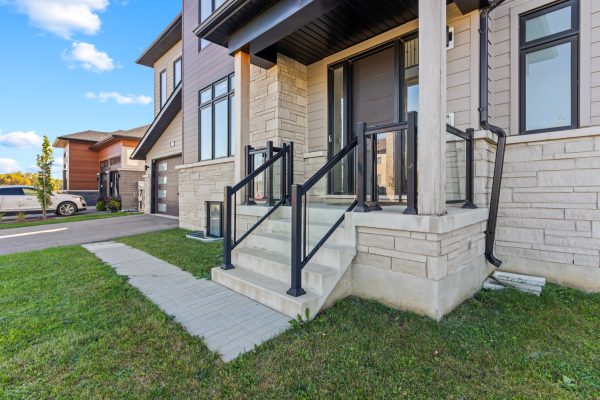 125 STONELEIGH DRIVE