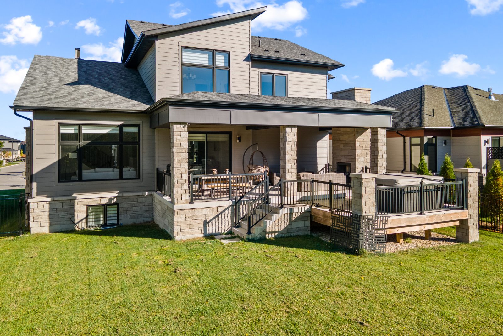 125 STONELEIGH DRIVE
