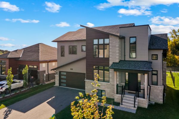 125 STONELEIGH DRIVE