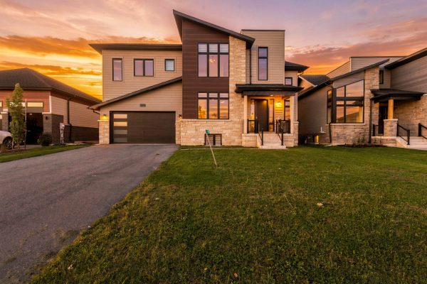 125 STONELEIGH DRIVE
