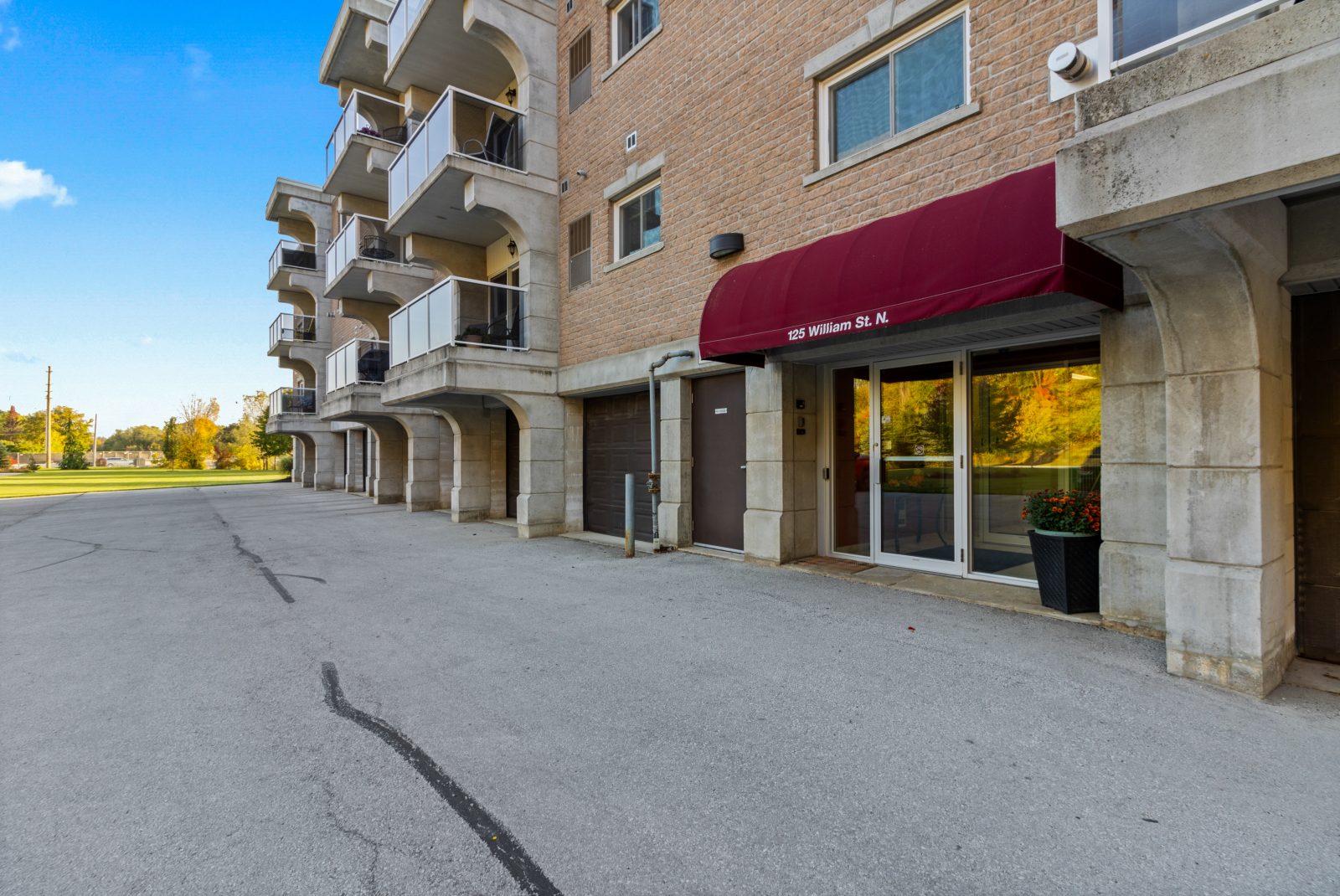 406 - 125 WILLIAM STREET N