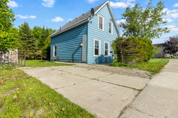 1323 2ND AVENUE W