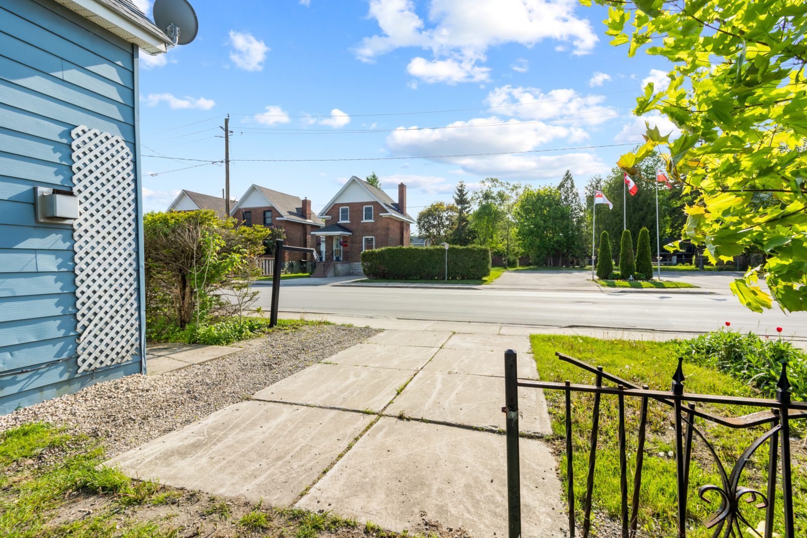 1323 2ND AVENUE W