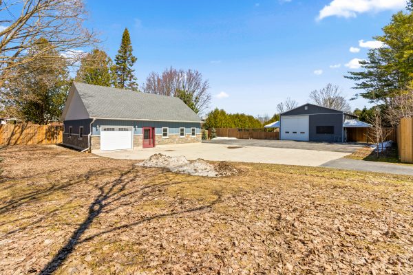 144 LOUCKS LANE
