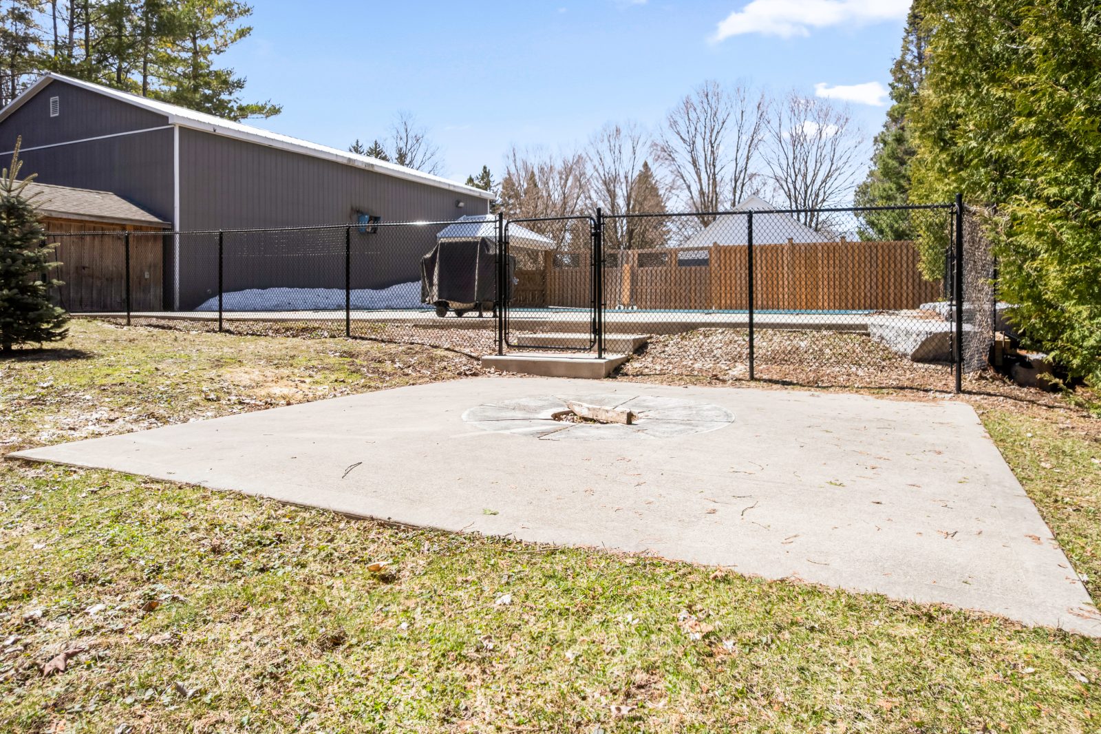 144 LOUCKS LANE