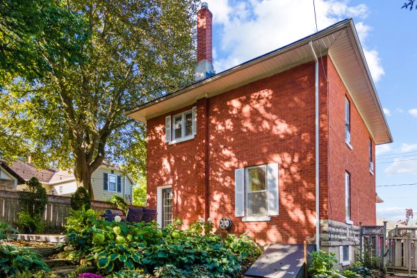 151 ALBERT STREET N