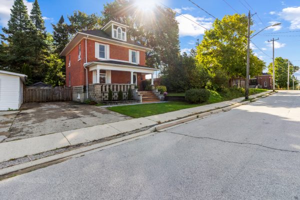 151 ALBERT STREET N