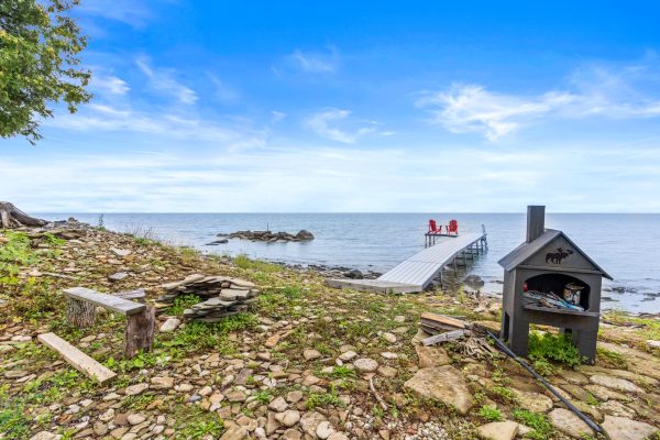 172 QUEENS BUSH DR DRIVE