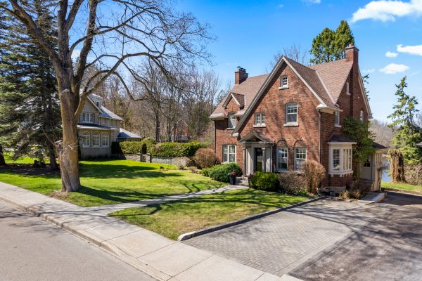 190 4TH STREET W