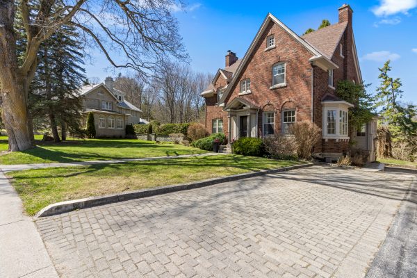 190 4TH STREET W