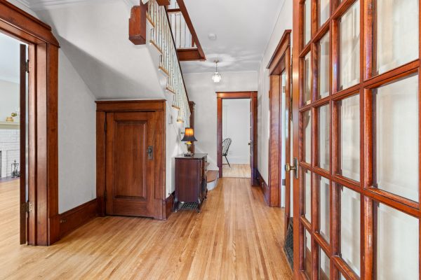 190 4TH STREET W