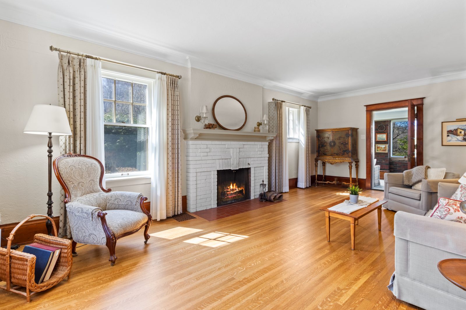 190 4TH STREET W