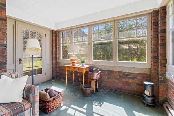 190 4TH STREET W