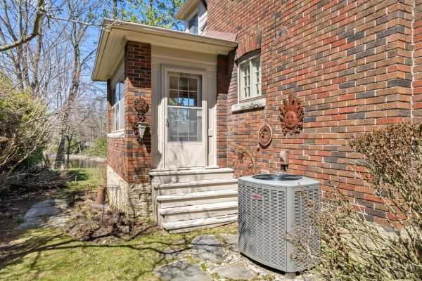 190 4TH STREET W