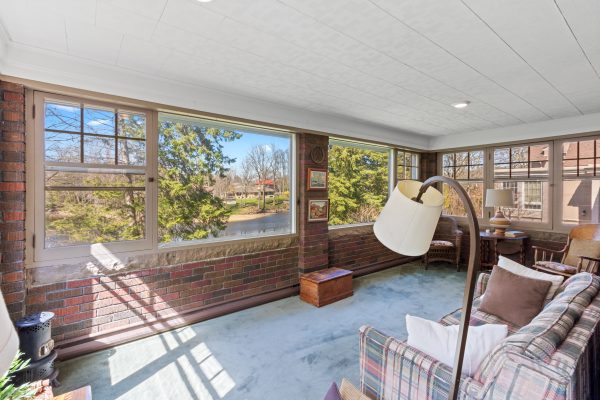 190 4TH STREET W