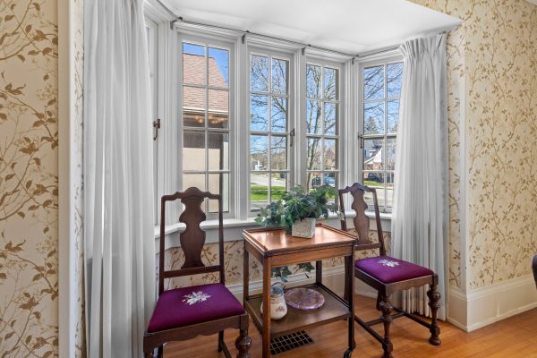 190 4TH STREET W