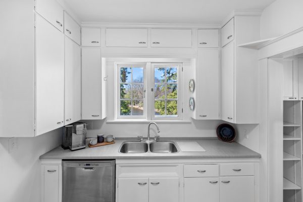 190 4TH STREET W