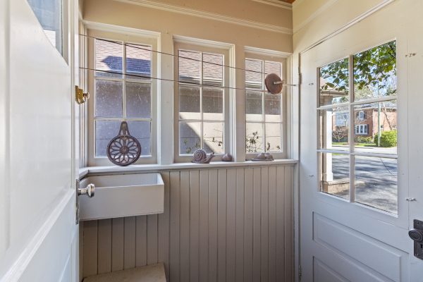 190 4TH STREET W