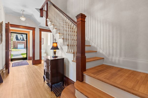 190 4TH STREET W