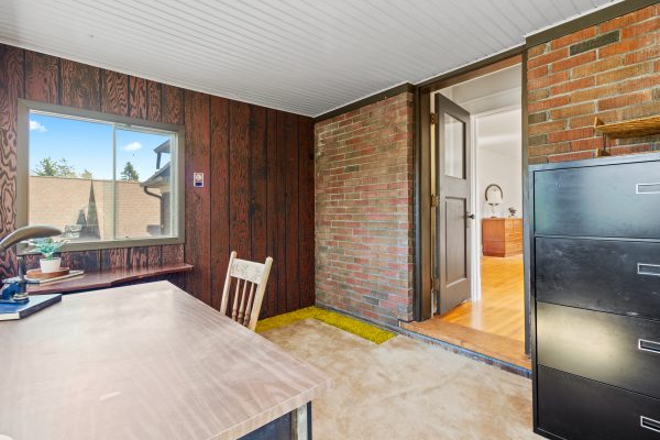 190 4TH STREET W