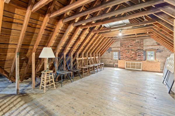 190 4TH STREET W