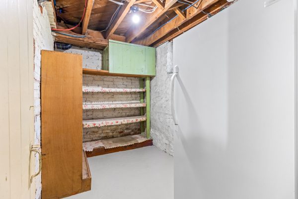 190 4TH STREET W
