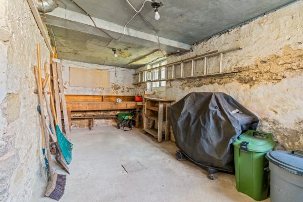 190 4TH STREET W