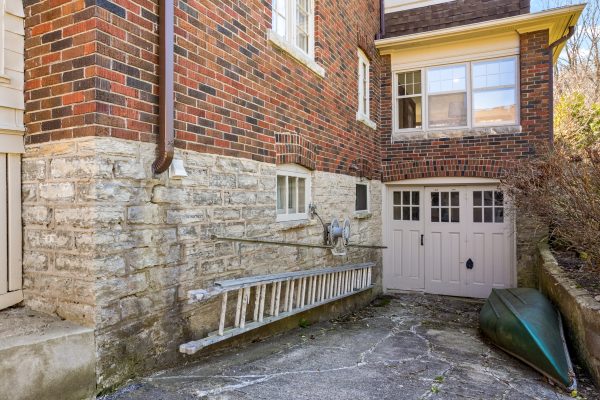 190 4TH STREET W