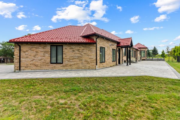 4 LOCH ERNE LANE