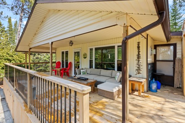 55 THOMPSON AVENUE