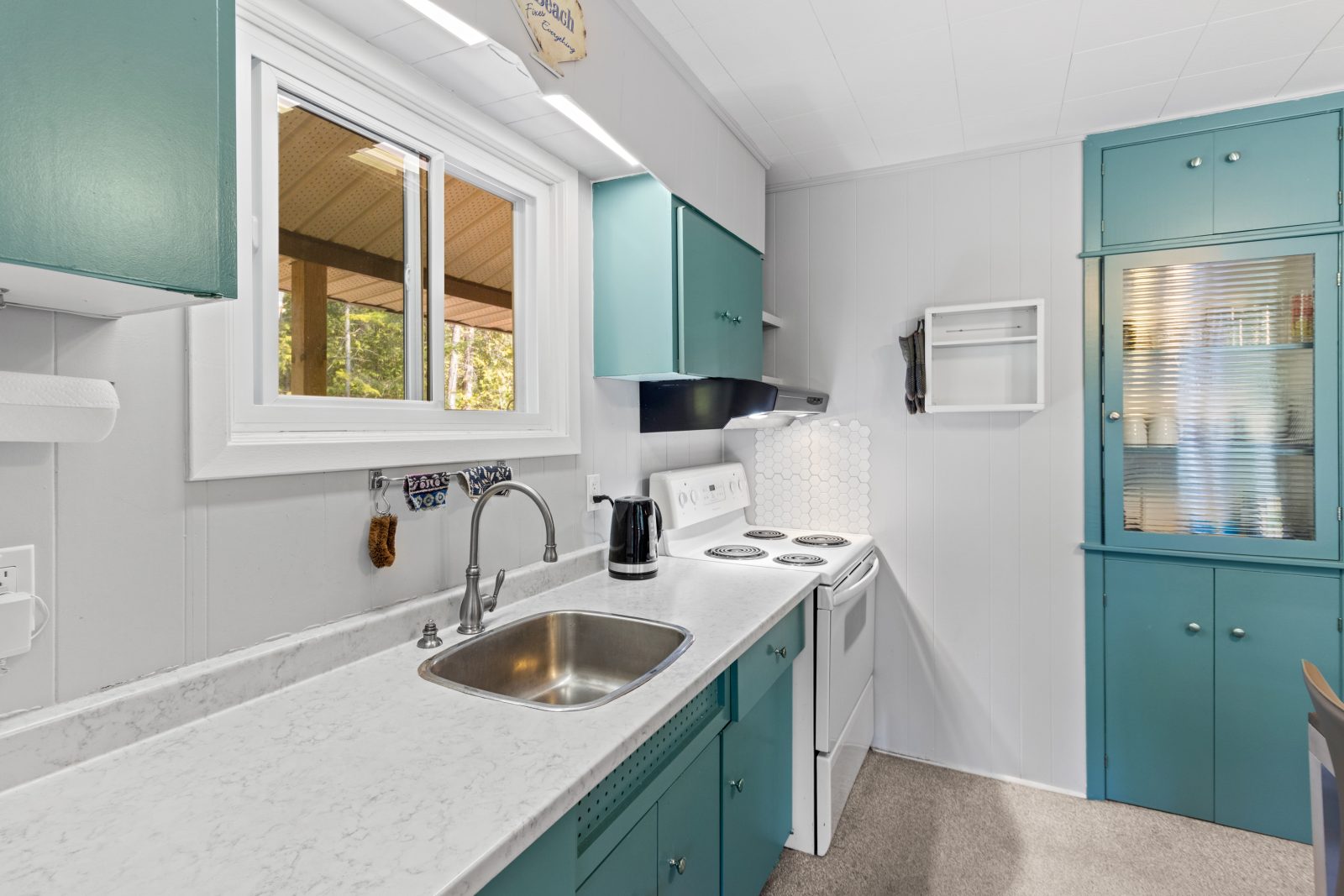 55 THOMPSON AVENUE