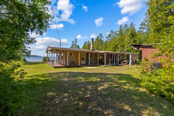 626 WARNER BAY ROAD