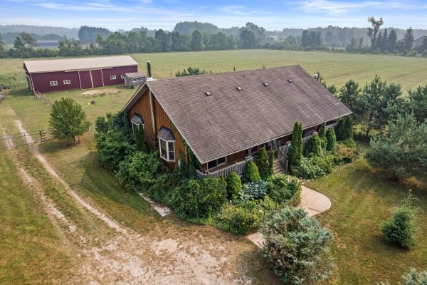720472 20 SIDE ROAD