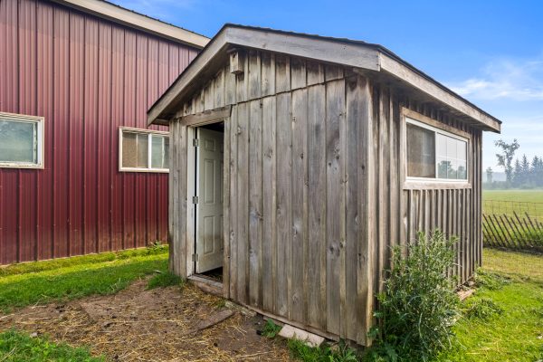 720472 20 SIDE ROAD