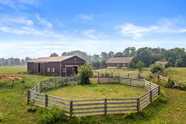 720472 20 SIDE ROAD